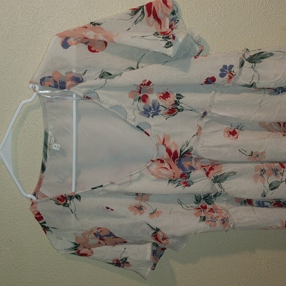 Lucky Brand Babydoll Textured Floral Feminine Short Sleeve Top M - Picture 3 of 7